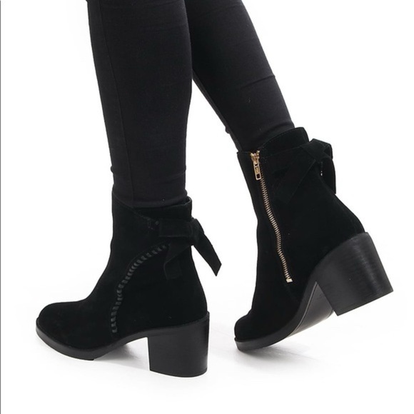 UGG Shoes - UGG Women’s Black Suede Ankle Booties Block Heel Bow Zip Size 8.5